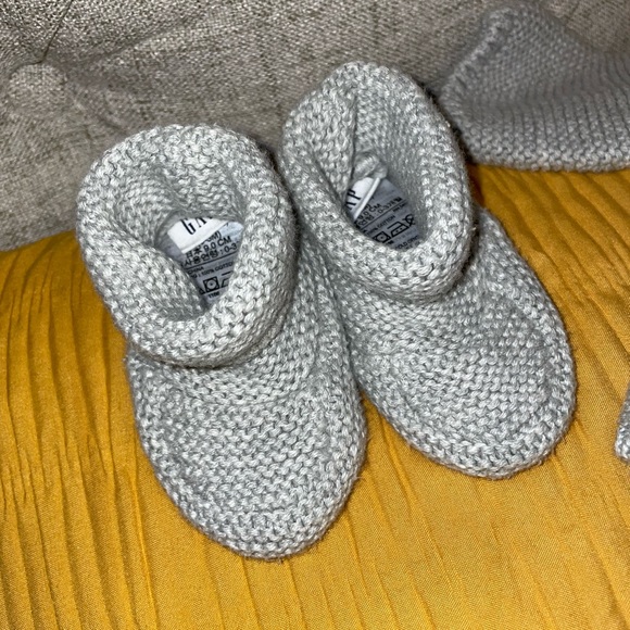 Baby gap knitted cardigan booties and jeans - Picture 5 of 9